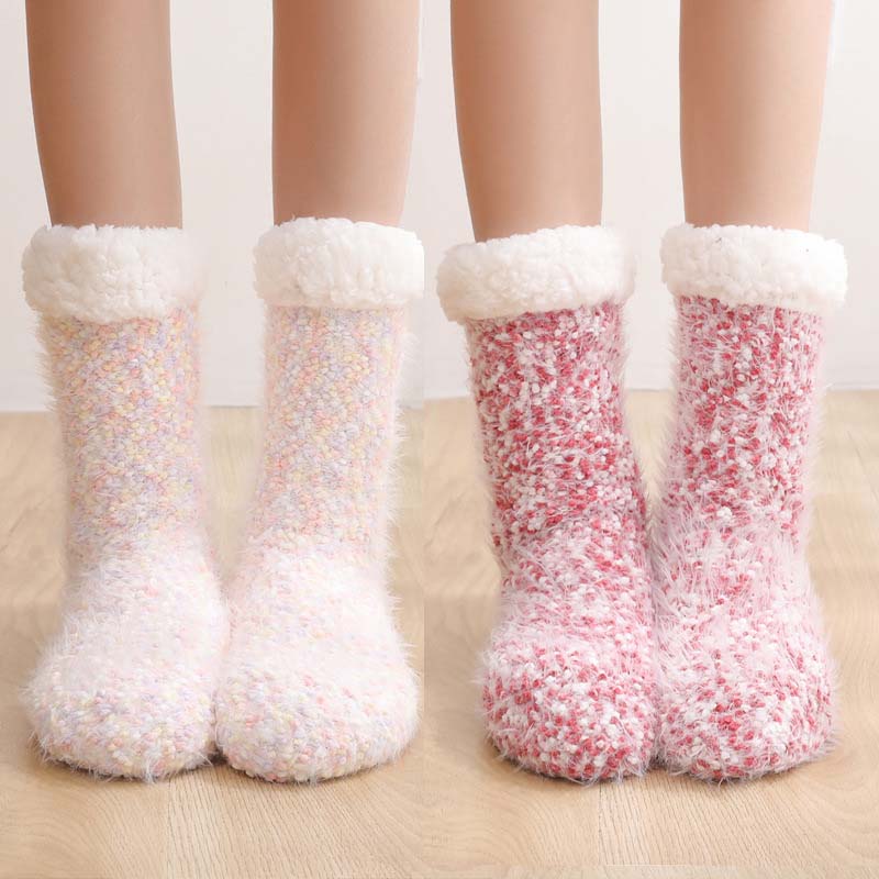 Fluffy koselige sokker - varme fra topp til tå! ✨