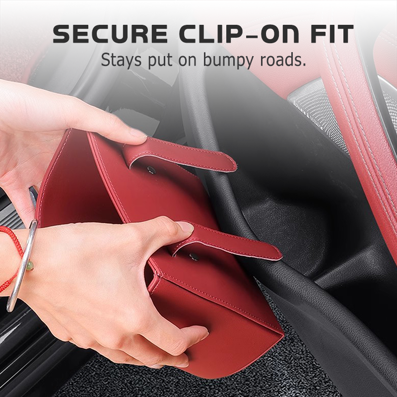 🥳STORT SALG 2026🥳💞Over 50 000 solgt!🚗🧺 50 % RABATT! Koppholder i skinn til bildøren – Bred åpning, lett tilgjengelig for drikke og telefon. Sikker festing med klips. PU-skinn, slitesterkt og stilig. 🛡️