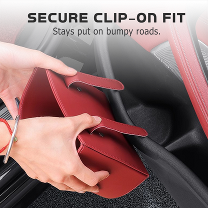 🥳STORT SALG 2026🥳💞Over 50 000 solgt!🚗🧺 50 % RABATT! Koppholder i skinn til bildøren – Bred åpning, lett tilgjengelig for drikke og telefon. Sikker festing med klips. PU-skinn, slitesterkt og stilig. 🛡️